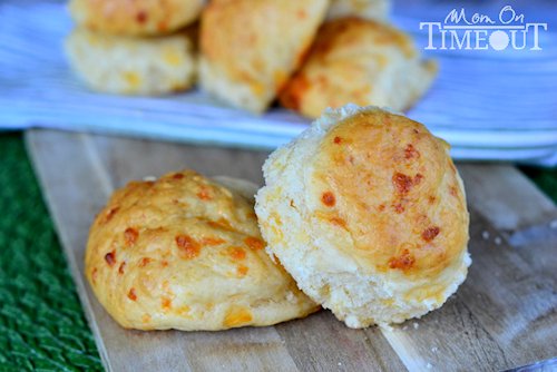 Easy No-Knead Cheddar Rolls Recipe